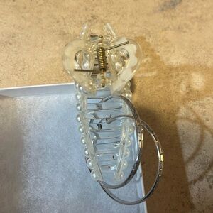 White gold hoop earrings 10K. Beautiful